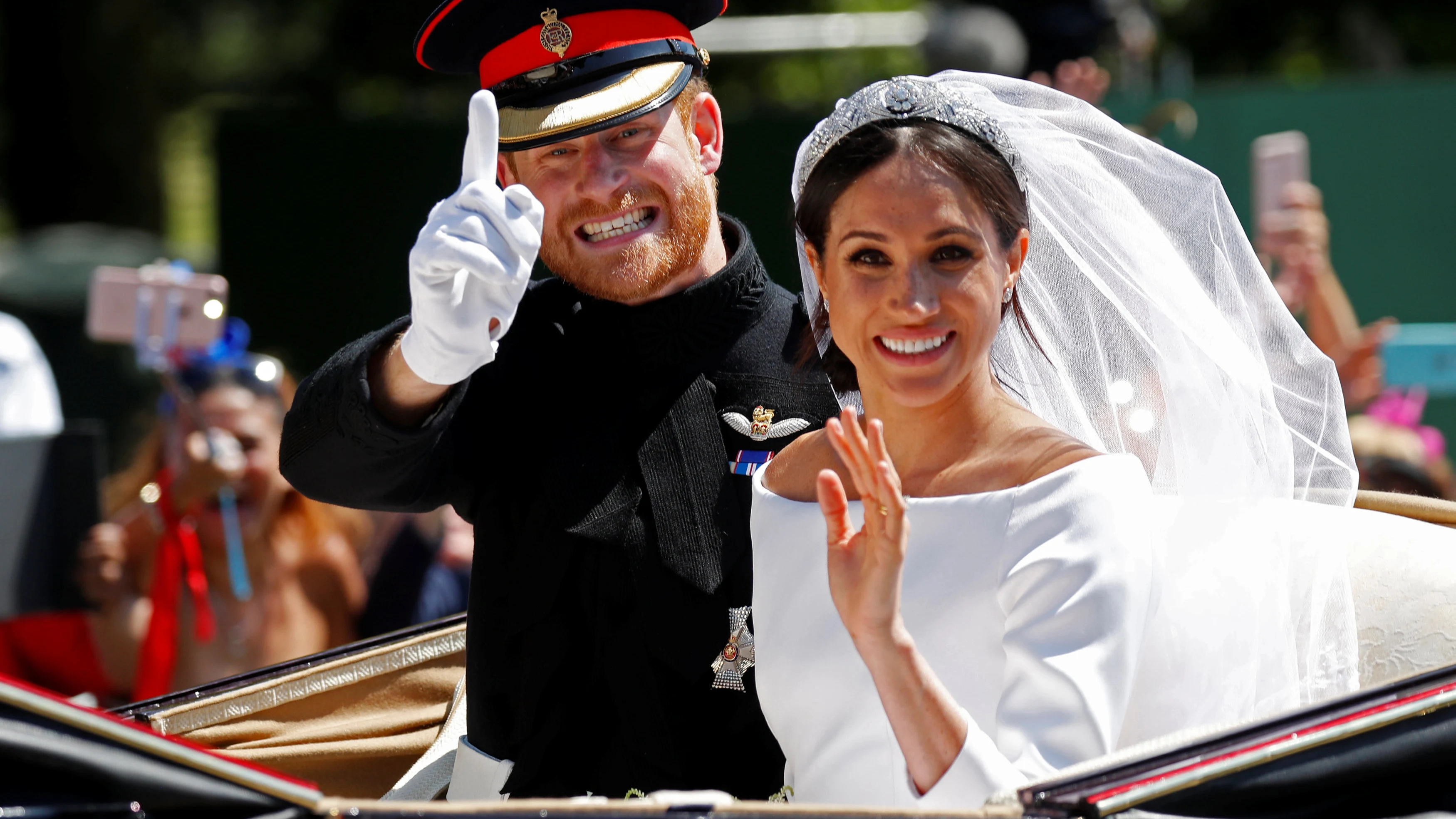 Meghan Markle y el pr&iacute;ncipe Harry en su boda