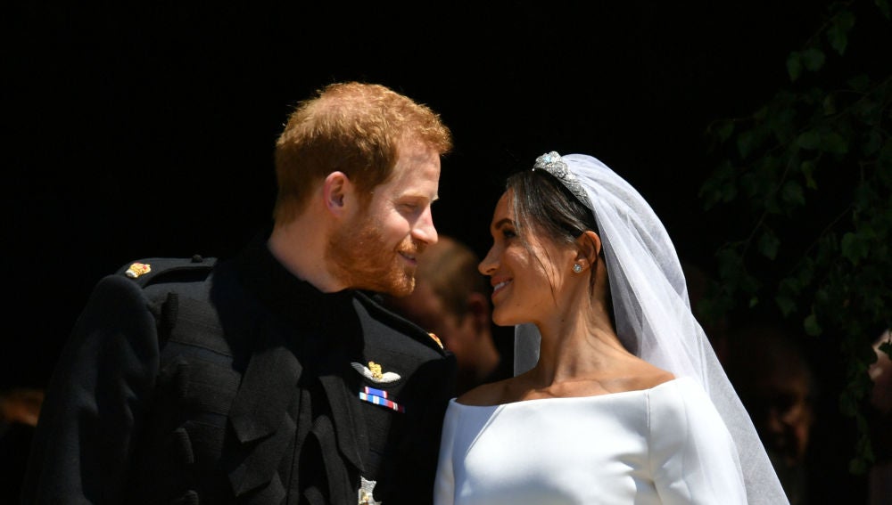 El primer beso de Meghan Markle y el príncipe Harry como marido y mujer