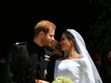 El primer beso de Meghan Markle y el príncipe Harry como marido y mujer