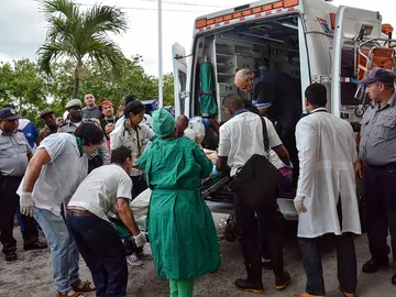 Imagen de los servicios sanitarios en la zona del accidente de avión en La Habana Imagen de los servicios sanitarios en la zona del accidente de avión en La Habana