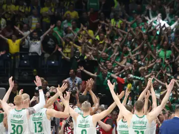 Zalgiris Kaunas celebrando la victoria Zalgiris Kaunas celebrando la victoria