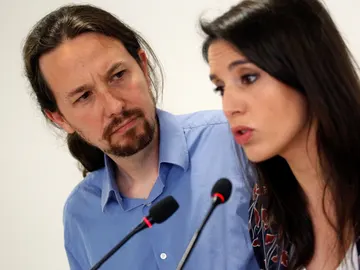 El secretario general de Podemos, Pablo Iglesias, y la portavoz parlamentaria, Irene Montero El secretario general de Podemos, Pablo Iglesias, y la portavoz parlamentaria, Irene Montero