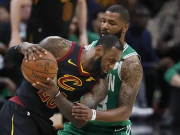 LeBron James, ante Morris LeBron James, ante Morris