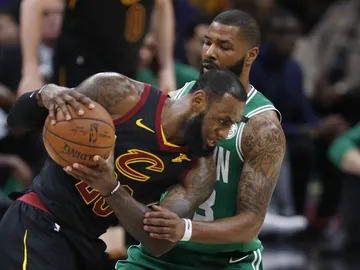 LeBron James, ante Morris LeBron James, ante Morris