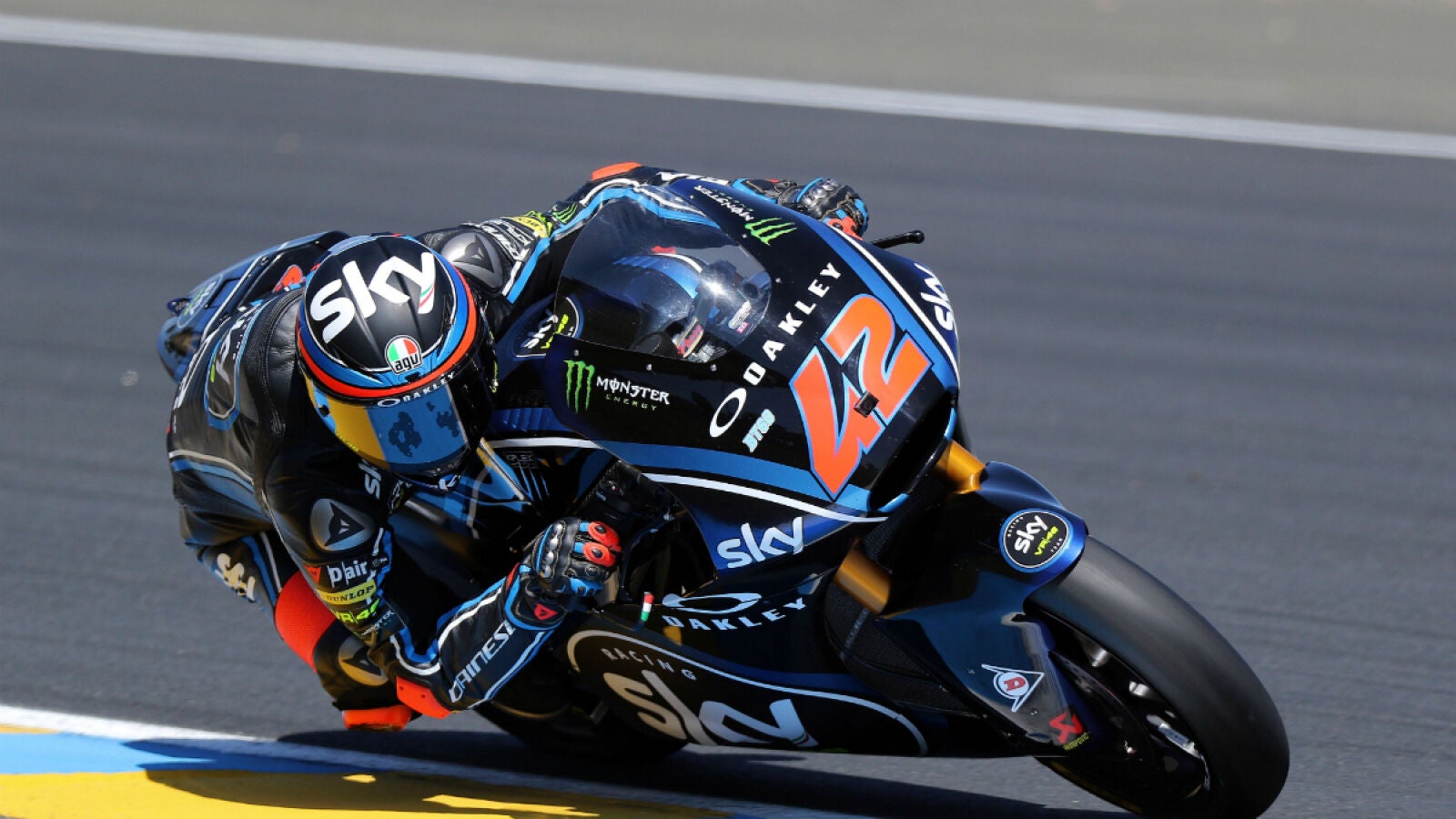 Bagnaia domina y vence en el GP de Francia por delante de Alex Márquez