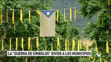 La 'guerra de símbolos' divide a los municipios catalanes: desde multas por quitar lazos amarillos hasta sanciones por colocarlos