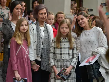 La reina Letizia junto a las mujeres de la Familia Real La reina Letizia junto a las mujeres de la Familia Real