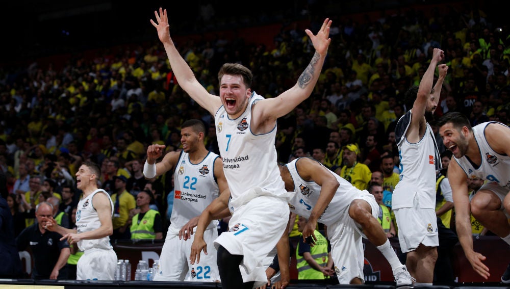 Luka Doncic celebra la Euroliga lograda por el Real Madrid
