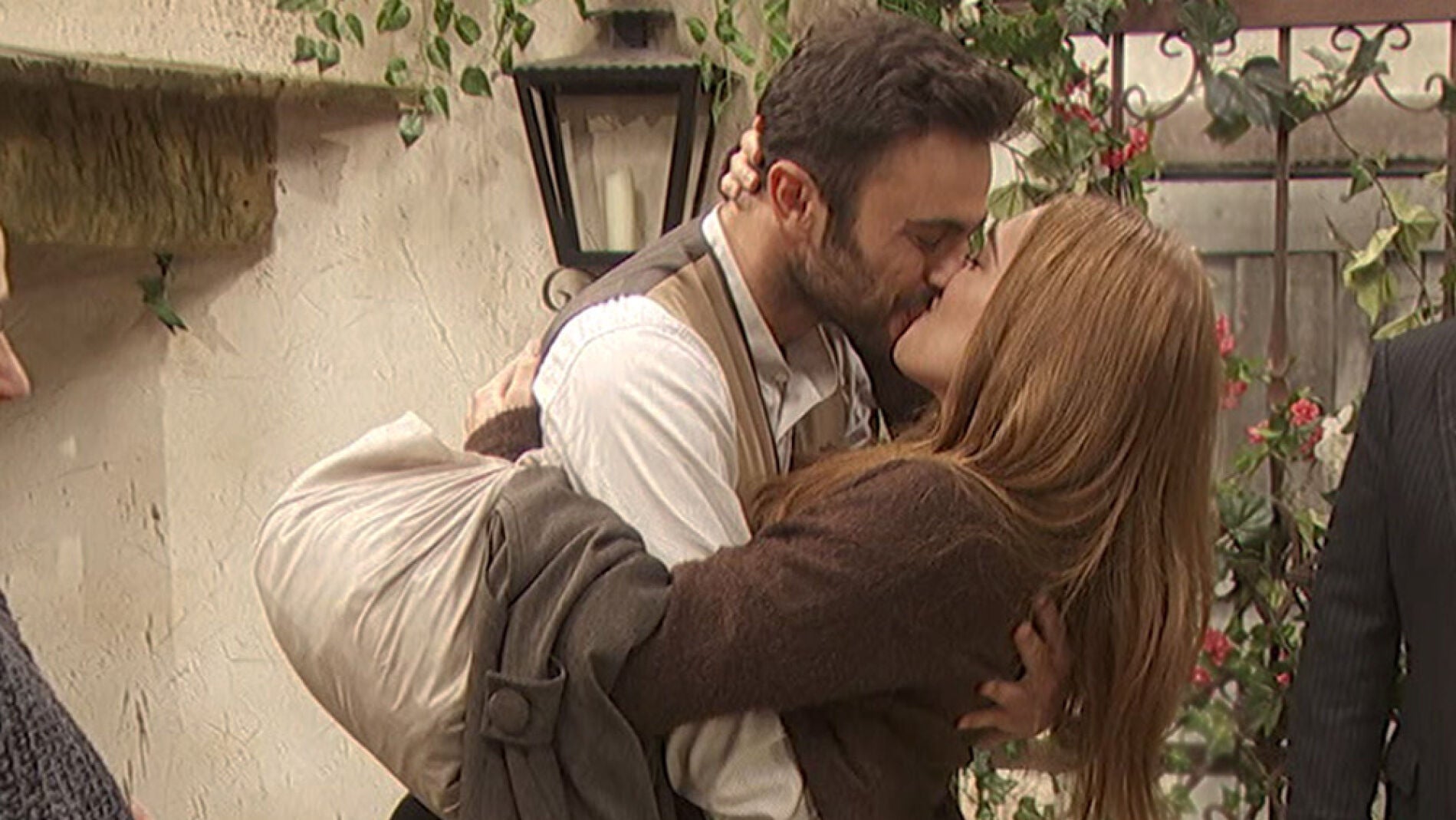 Julieta vuelve a casa con Sa&uacute;l y do&ntilde;a Consuelo