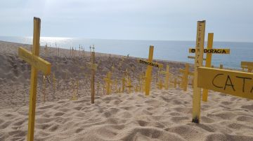 Cruces en la playa de Canet de Mar