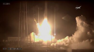 El cohete Orbital ATK despega para reponer material en la Estación Espacial Internacional