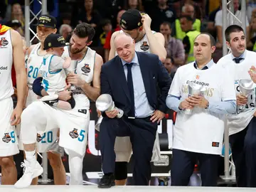 Pablo Laso, junto a sus jugadores tras ganar la Euroliga Pablo Laso, junto a sus jugadores tras ganar la Euroliga