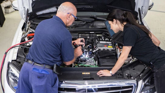 La nueva ITV exige que los inspectores sean T&eacute;cnicos Superiores en Automoci&oacute;n