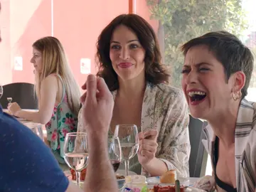 Complicidad de Iñaki y Carmen ante la triste mirada de Gotzone Complicidad de Iñaki y Carmen ante la triste mirada de Gotzone