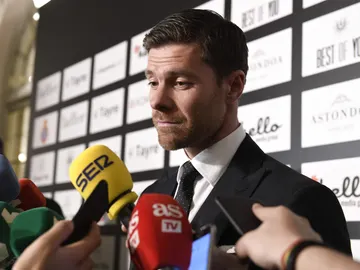 Xabi Alonso, atendiendo a los medios Xabi Alonso, atendiendo a los medios
