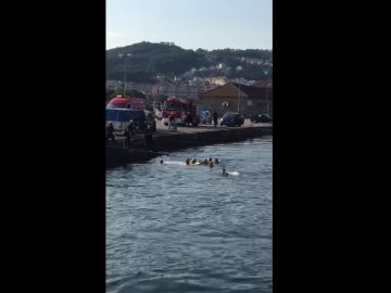 Rescate de un hombre que cayó al mar cuando circulaba con su coche en Pontevedra