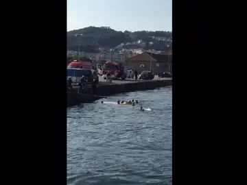 Rescate de un hombre que cayó al mar cuando circulaba con su coche en Pontevedra Rescate de un hombre que cayó al mar cuando circulaba con su coche en Pontevedra