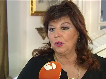 La mujer que se enfrentó a los que colocaron cruces amarillas en una playa de Girona: "Hasta los niños están perdidos, no saben ni dónde están" La mujer que se enfrentó a los que colocaron cruces amarillas en una playa de Girona: "Hasta los niños están perdidos, no saben ni dónde están"