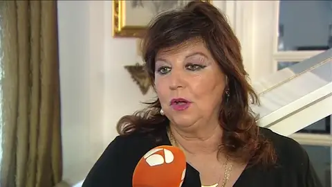 La mujer que se enfrentó a los que colocaron cruces amarillas en una playa de Girona: "Hasta los niños están perdidos, no saben ni dónde están" La mujer que se enfrentó a los que colocaron cruces amarillas en una playa de Girona: "Hasta los niños están perdidos, no saben ni dónde están"