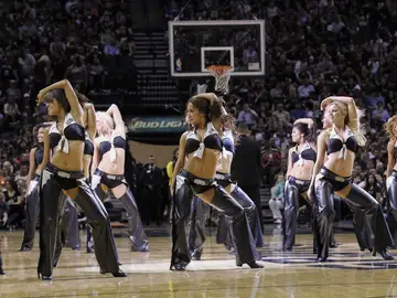 Las 'Silver Dancers', durante un partido de los Spurs Las 'Silver Dancers', durante un partido de los Spurs