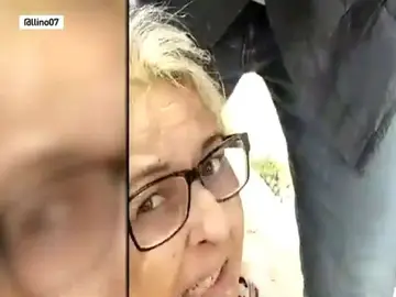 Agreden a una mujer que retiraba cruces amarillas de una playa de Cataluña Agreden a una mujer que retiraba cruces amarillas de una playa de Cataluña