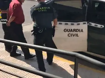 Detenido un responsable de una ONG de Almería acusado de pedir favores sexuales a cambio de alimentos Detenido un responsable de una ONG de Almería acusado de pedir favores sexuales a cambio de alimentos