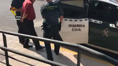 Detenido un responsable de una ONG de Almería acusado de pedir favores sexuales a cambio de alimentos Detenido un responsable de una ONG de Almería acusado de pedir favores sexuales a cambio de alimentos