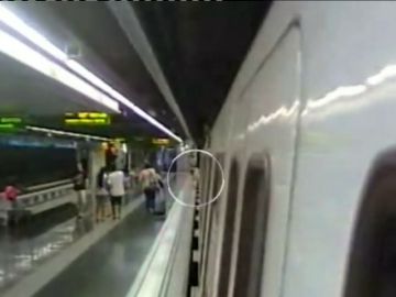 Se investiga el sistema de cierre de las puertas del metro de Barcelona por un accidente del 2015