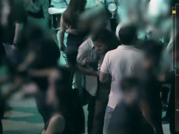 Lanzan el 'vestido del respeto', la prenda que contabiliza cuántas veces tocan a una mujer en una discoteca Lanzan el 'vestido del respeto', la prenda que contabiliza cuántas veces tocan a una mujer en una discoteca