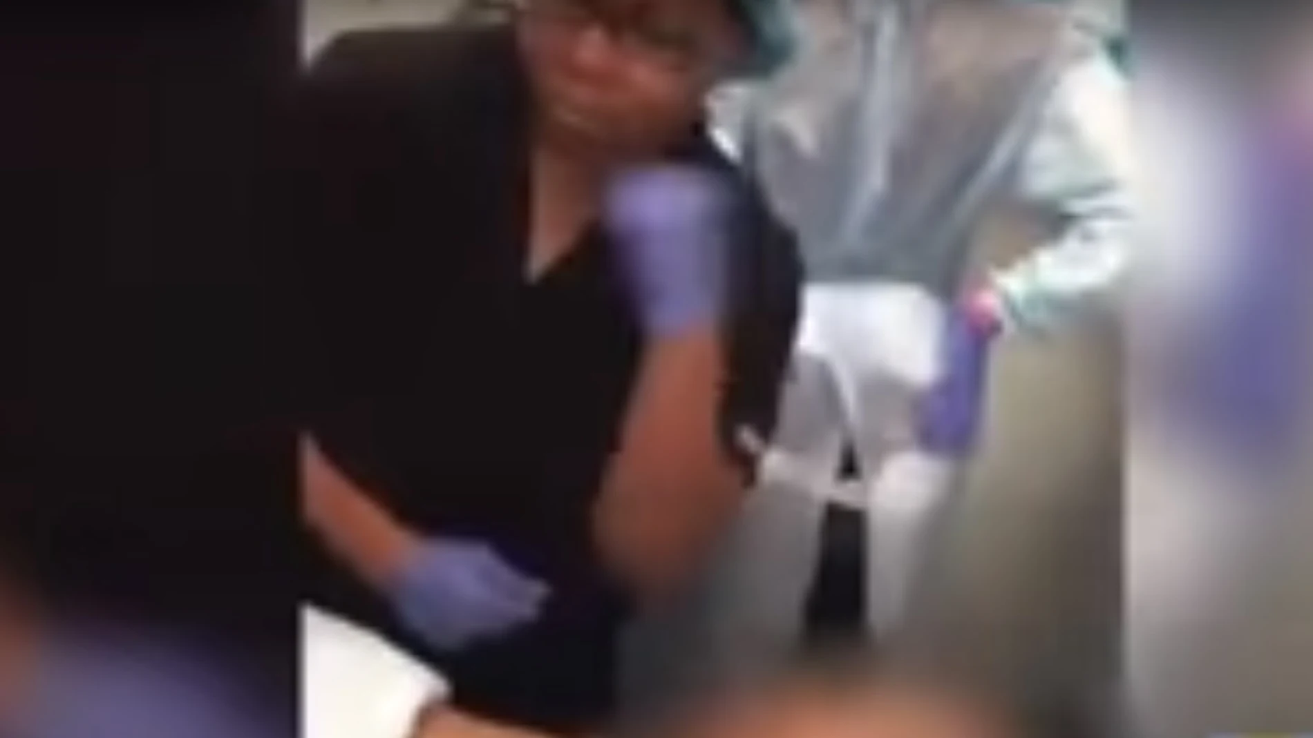 La doctora bailando en plena cirugía La doctora bailando en plena cirugía