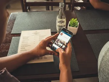 Usando un móvil Usando un móvil