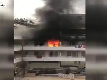 Detenidos cuatro turistas británicos por incendiar un hotel de Magaluf cuando pretendían gastar una broma Detenidos cuatro turistas británicos por incendiar un hotel de Magaluf cuando pretendían gastar una broma