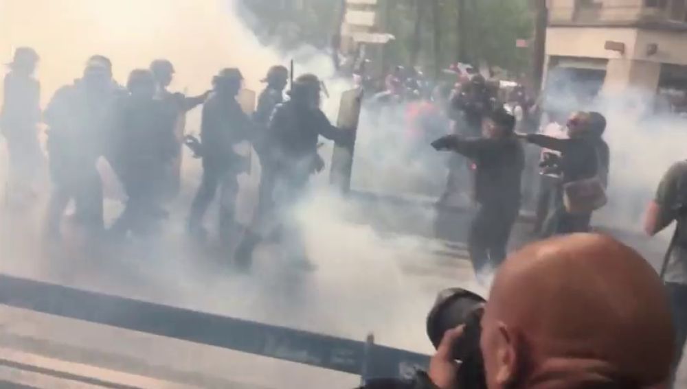 Al menos 17 detenidos en altercados durante la manifestación de funcionarios en París