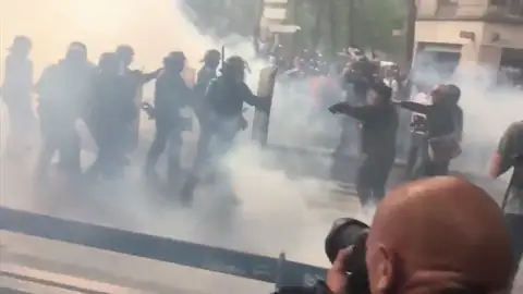 Al menos 17 detenidos en altercados durante la manifestación de funcionarios en París Al menos 17 detenidos en altercados durante la manifestación de funcionarios en París