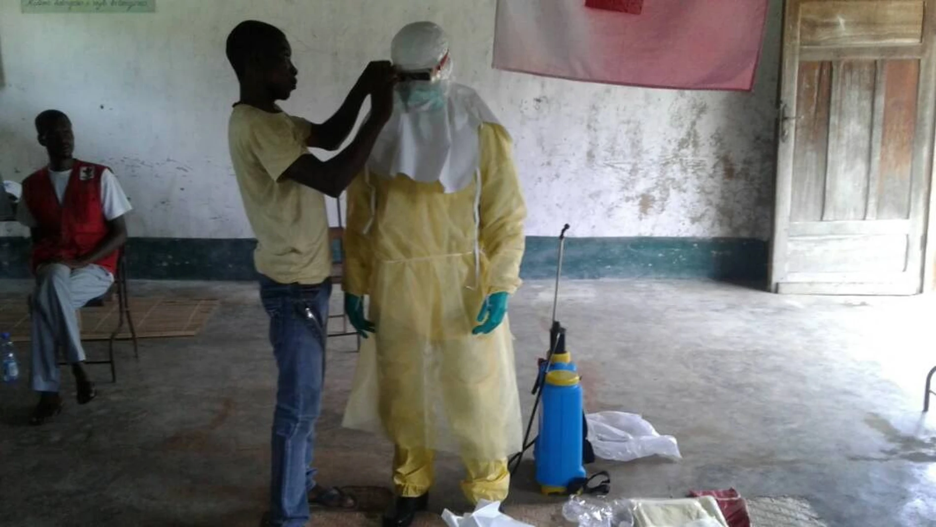 Trabajadores sanitarios con ropa de protección en Bikoro, el epicentro del último brote de ébola, en la República Democrática del Congo Trabajadores sanitarios con ropa de protección en Bikoro, el epicentro del último brote de ébola, en la República Democrática del Congo