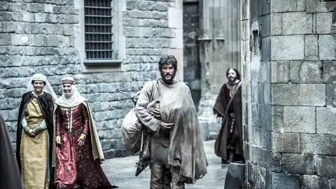 Bernat huye con Arnau a Barcelona, la ciudad en la que convertirse en un hombre libre Bernat huye con Arnau a Barcelona, la ciudad en la que convertirse en un hombre libre