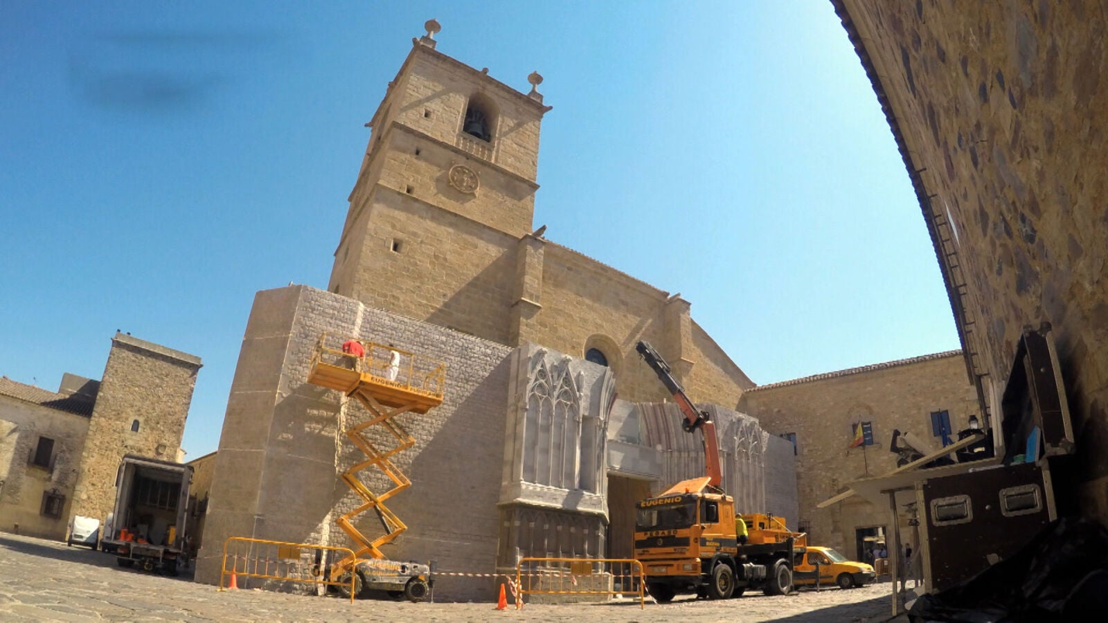 La increíble réplica de ‘La Catedral’ que invadió Cáceres: “Está muy bien hecho” 