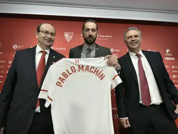 Pablo Machín, junto a Pepe Castro y Joaquín Caparrós Pablo Machín, junto a Pepe Castro y Joaquín Caparrós