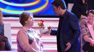  El guasón gesto de una señora del público de '¡Ahora Caigo!' a Arturo Valls