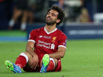 Mohamed Salah llora tras lesionarse en la final de la Champions