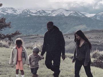 Kim Kardashian junto a su familia