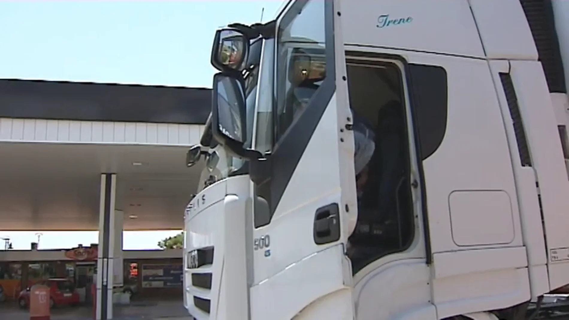 Pagan el carnet a de trabajar de transportistas: así tratan de combatir la falta de camioneros