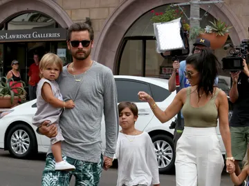 Scott Disick y Kourtney Kardashian junto a sus hijos Scott Disick y Kourtney Kardashian junto a sus hijos