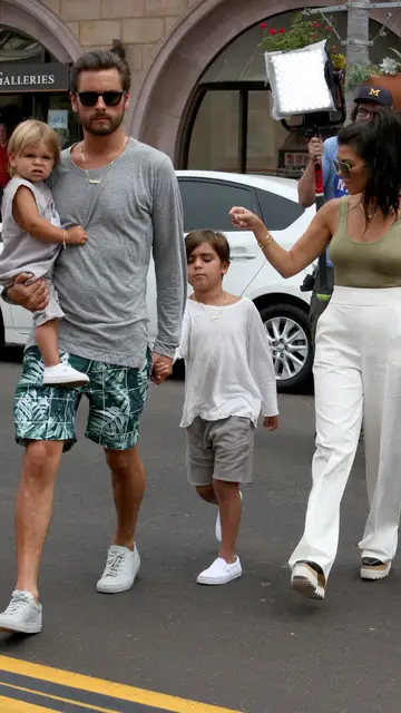 Scott Disick y Kourtney Kardashian junto a sus hijos Scott Disick y Kourtney Kardashian junto a sus hijos