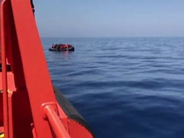 Rescatados 3 niños más de 60 adultos cuando cruzaban el Estrecho en pateras