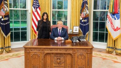 Kim Kardashian visita a Trump en la Casa Blanca para pedir el indulto de una mujer
