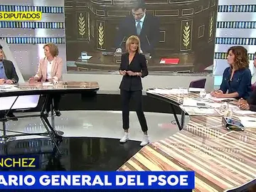 La presentadora Susanna Griso luce traje de pantalón y americana con unas zapatillas 'converse'. La presentadora Susanna Griso luce traje de pantalón y americana con unas zapatillas 'converse'.