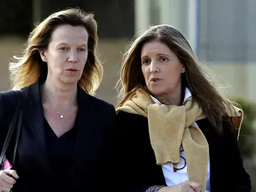 Rosalía Iglesias (d), mujer del extesorero del PP Luis Bárcenas, acompañada de su abogada Rosalía Iglesias (d), mujer del extesorero del PP Luis Bárcenas, acompañada de su abogada