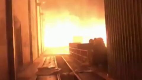 Incendio en una planta de residuos con llamas de hasta 15 metros en Gran Canaria 