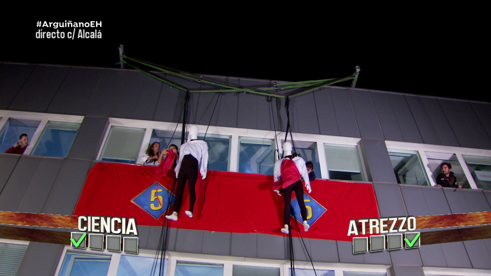 '&iquest;Qui&eacute;n vestir&aacute; antes al cocinero?', el equipo de ciencia compite contra el equipo de atrezzo en 'El Hormiguero 3.0'
